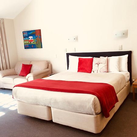 Cascades Lakefront Motel Таупо Екстер'єр фото A room at the hotel