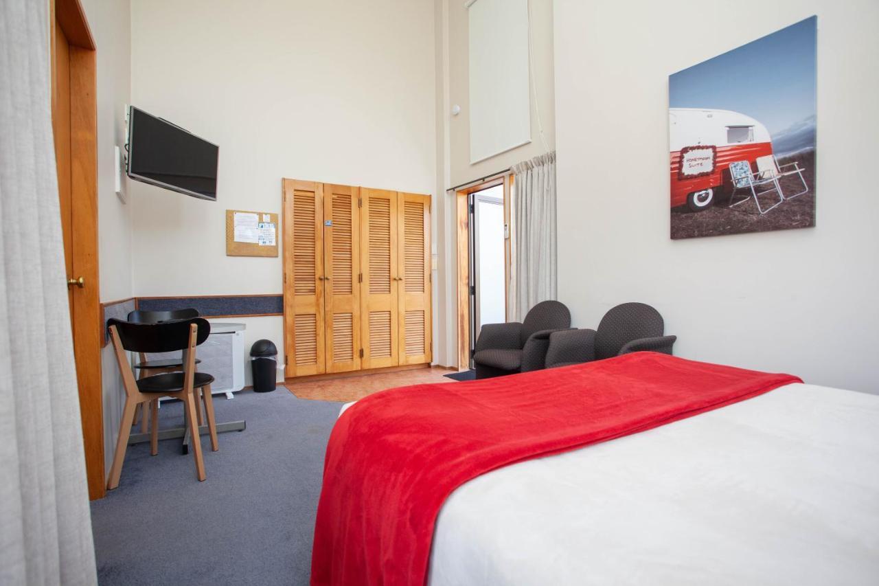 Cascades Lakefront Motel Таупо Екстер'єр фото A typical studio apartment