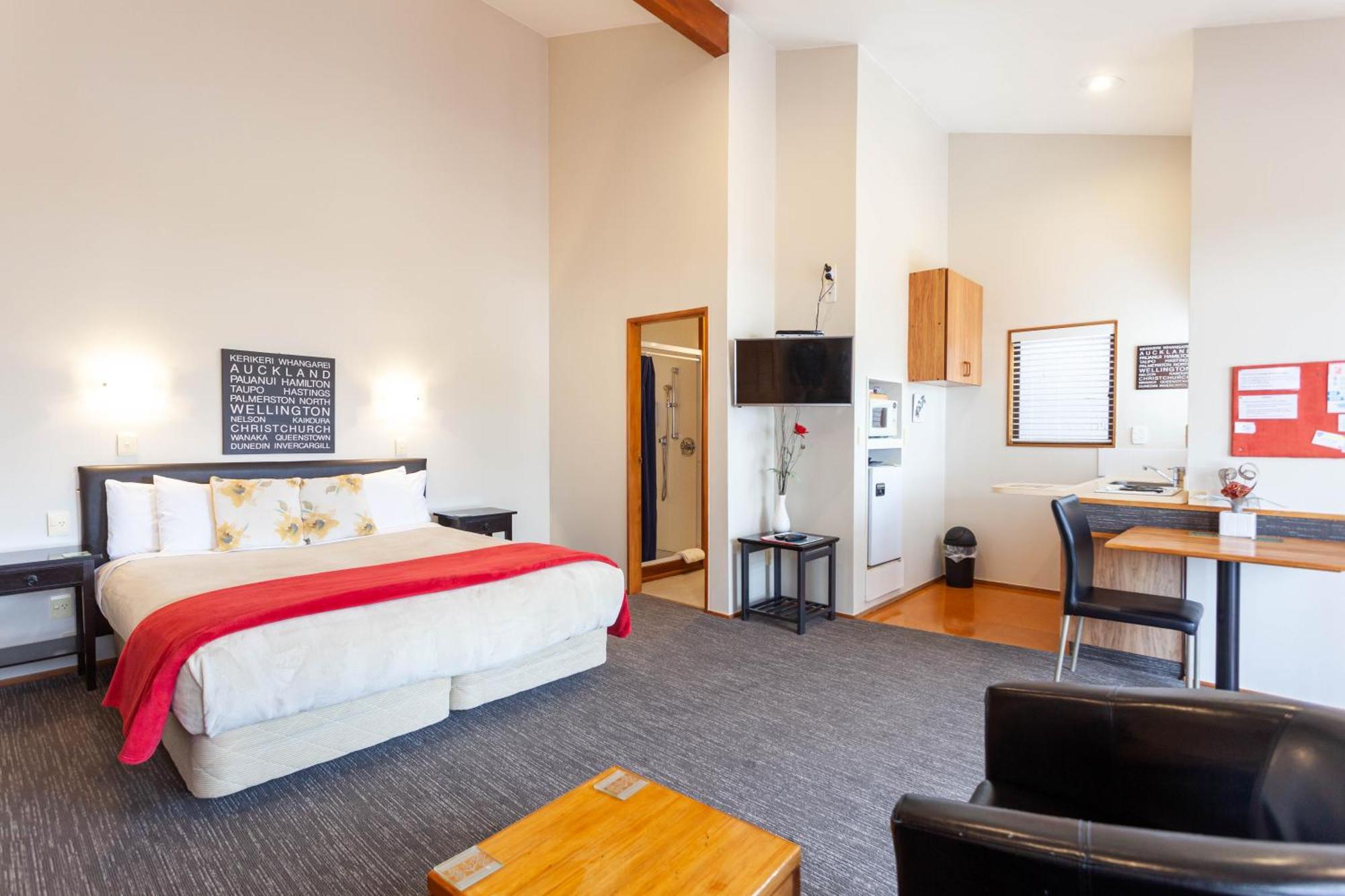 Cascades Lakefront Motel Таупо Номер фото A studio apartment in New Zealand