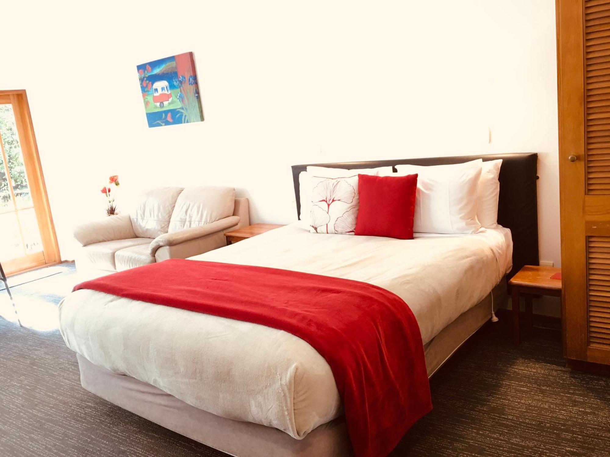 Cascades Lakefront Motel Таупо Екстер'єр фото A bedroom at the hotel
