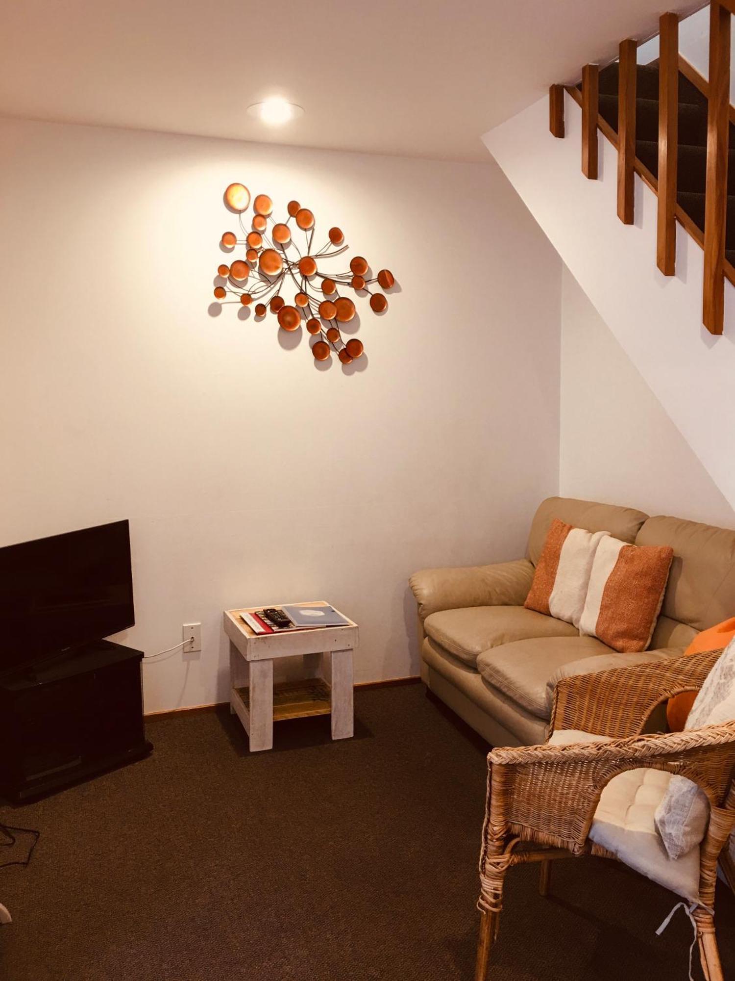 Cascades Lakefront Motel Таупо Екстер'єр фото A living room