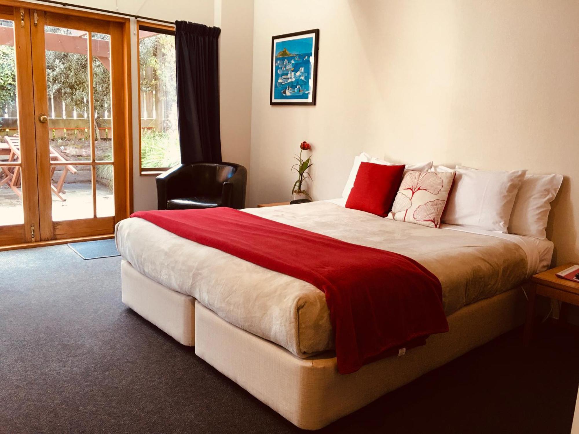 Cascades Lakefront Motel Таупо Екстер'єр фото A room at the hotel