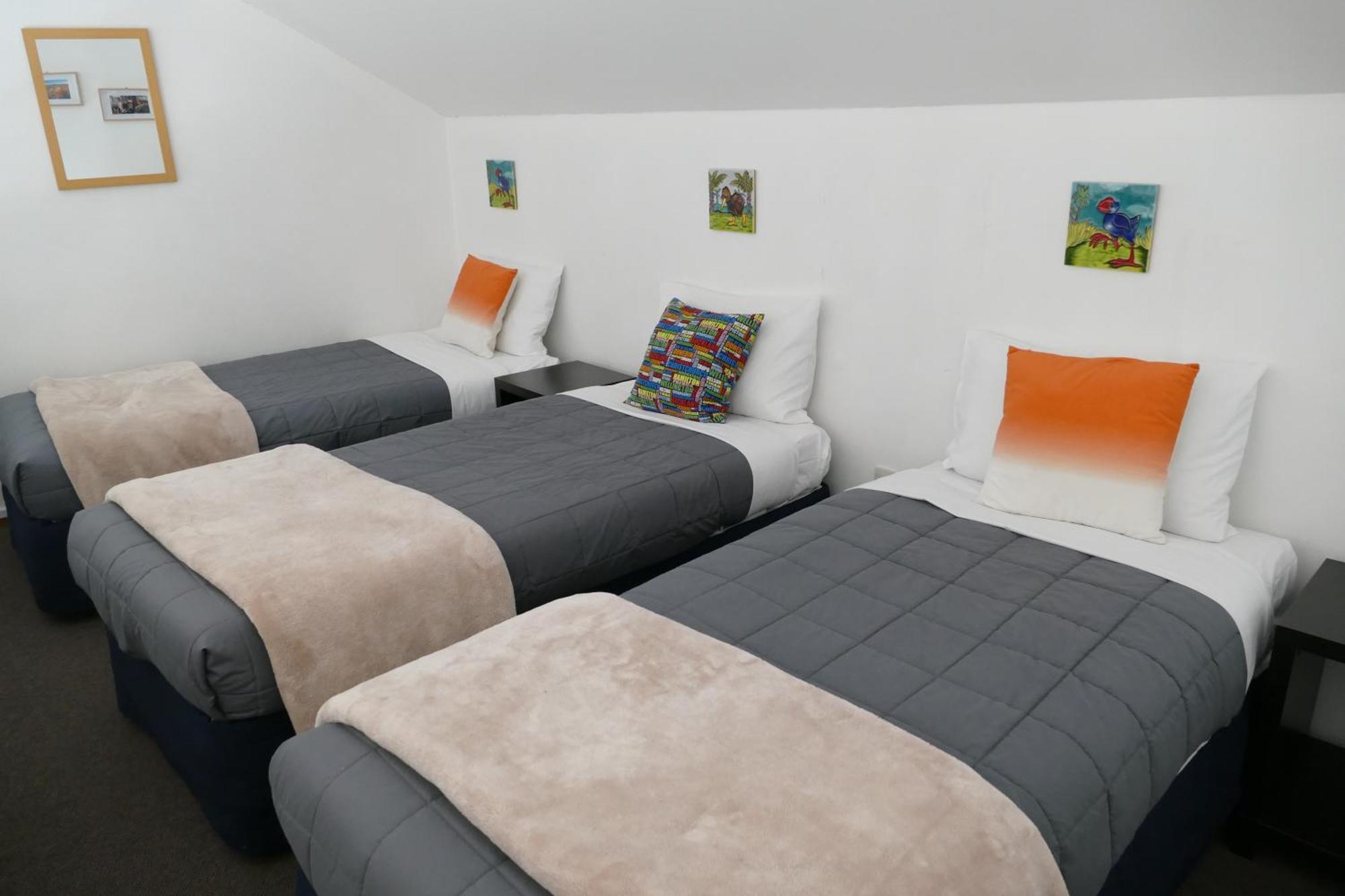 Cascades Lakefront Motel Таупо Екстер'єр фото A room at the hotel