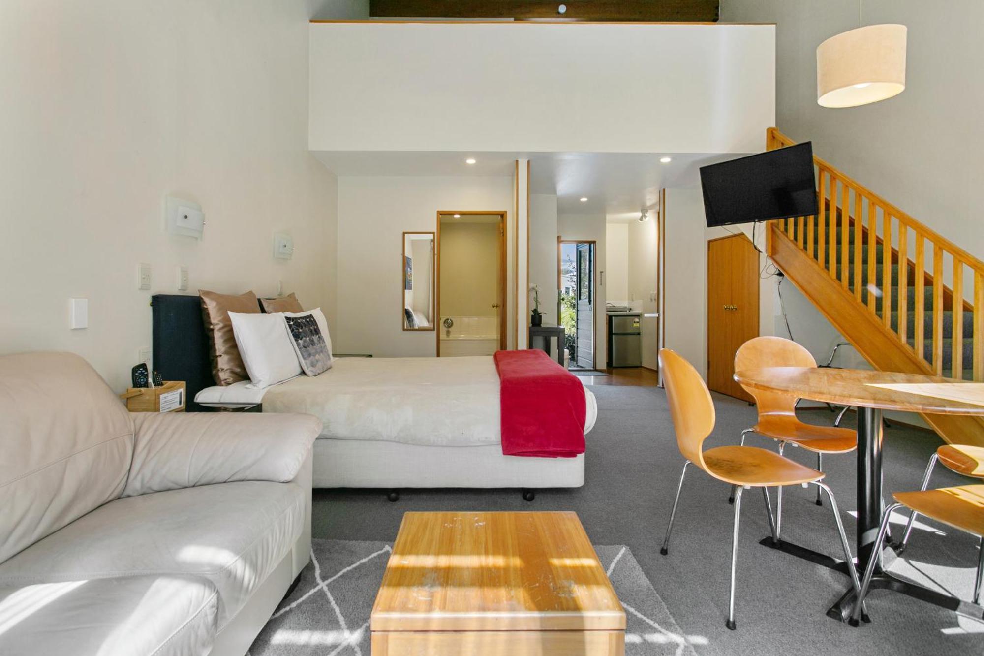 Cascades Lakefront Motel Таупо Екстер'єр фото A typical studio apartment
