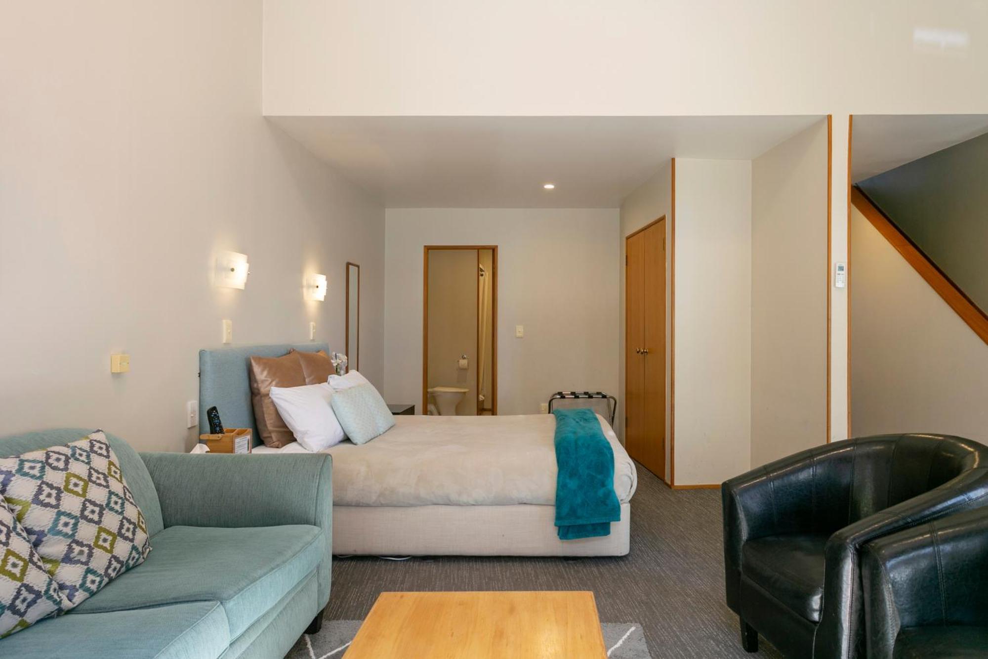 Cascades Lakefront Motel Таупо Екстер'єр фото A typical studio apartment